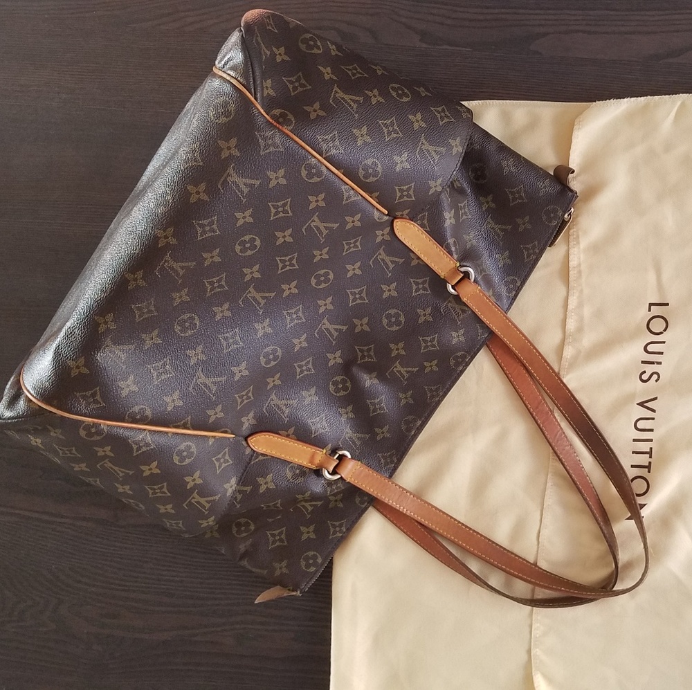 Louis Vuitton shoulder bag
